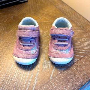 Stride Rite Baby Size 4 Wide Sneakers